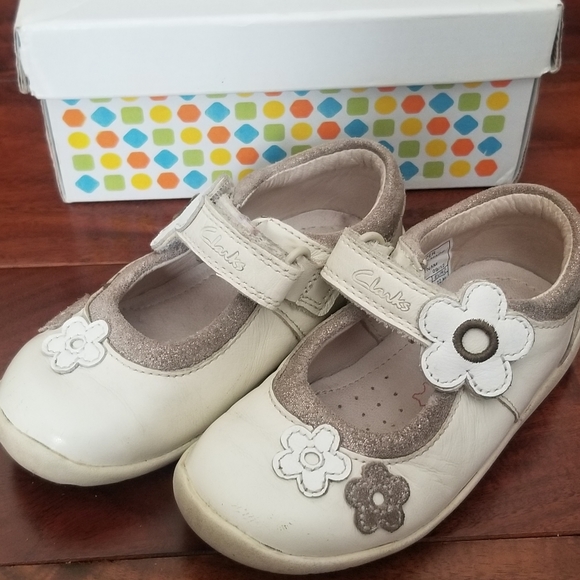 GUC CLARKS FIRST SHOES LEATHER DRESS SHOES - Picture 2 of 6